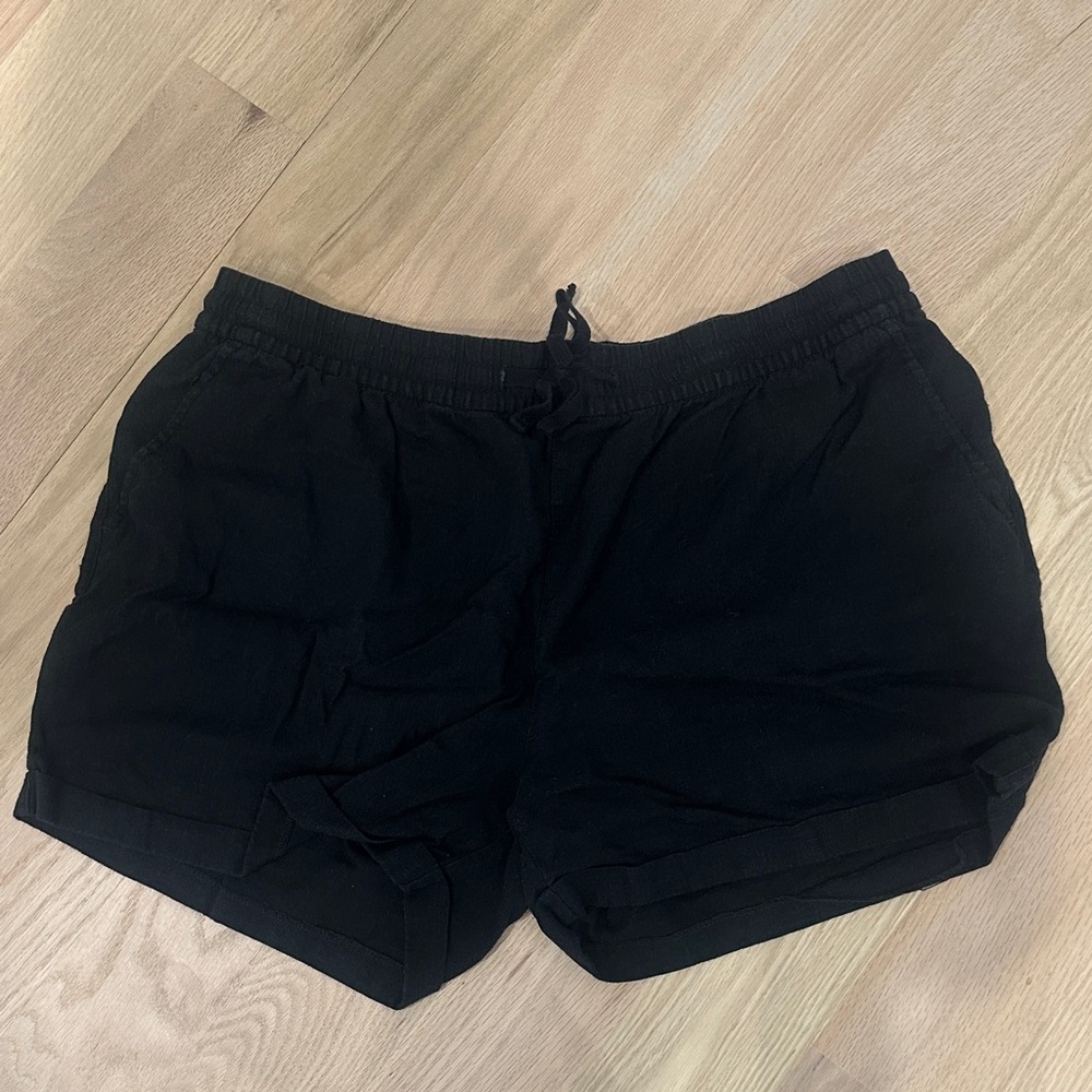 Old Navy Black Women's linen like Shorts